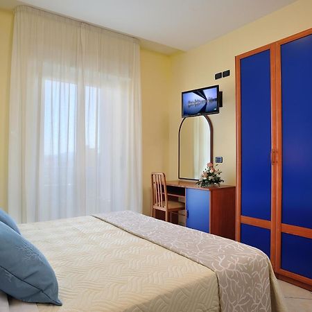 מיסאנו אדריאטיקו Hotel Riviera B&B מראה חיצוני תמונה